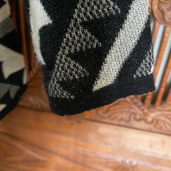 Sweater - Picture 3 of 5